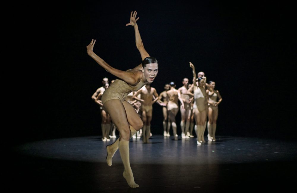 Soul-Chain_Daria-Hlinkina-tanzmainz-Ensemble-c-Andreas-Etter-2048x1365